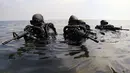 Sejumlah anggota Navy Seals Filipina melakukan latihan di Sangley Point, Cavite, Manila, (26/9/2014). (REUTERS/Romeo Ranoco)