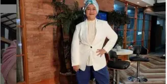 Berat Badan Turun 25 Kilogram, Ukuran Baju Tike Priatnakusumah Berubah dari 5L Jadi M. (dok.Instagram @tikeprie/https://www.instagram.com/p/CUhgCg8Flpo/Henry)