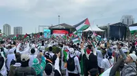 Massa memadati kawasan Monas untuk menghadiri aksi bela Palestina, Minggu (5/11/2023).