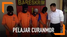 Polres Jombang menangkap 4 orang anggota komplotan pencuri kendaraan bermotor. Para pencuri ini berusia 15 hingga 16 tahun dan berstatus pelajar SMP dan SMA. Polisi menyita 6 motor curian dari tangan mereka.