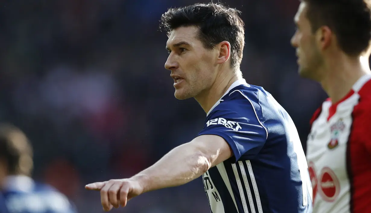 Gareth Barry - Pria berusia 40 tahun ini menjadi pemain dengan penampilan terbanyak di liga Inggris. Barry yang pernah memperkuat Aston Villa, Manchester City, Everton hingga West Bromwich Albion itu tercatat telah menorehkan 653 penampilan di ajang Premier League. (Foto:AFP/Adrian Dennis)