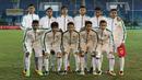 Para pemain Timnas Indonesia U-19 foto bersama sebelum melawan Filipina U-19 pada laga Piala AFF U-18 di Stadion Thuwunna, Myanmar, Kamis (7/9/2017). Indonesia menang 9-0 atas Filipina. (Liputan6.com/Yoppy Renato)