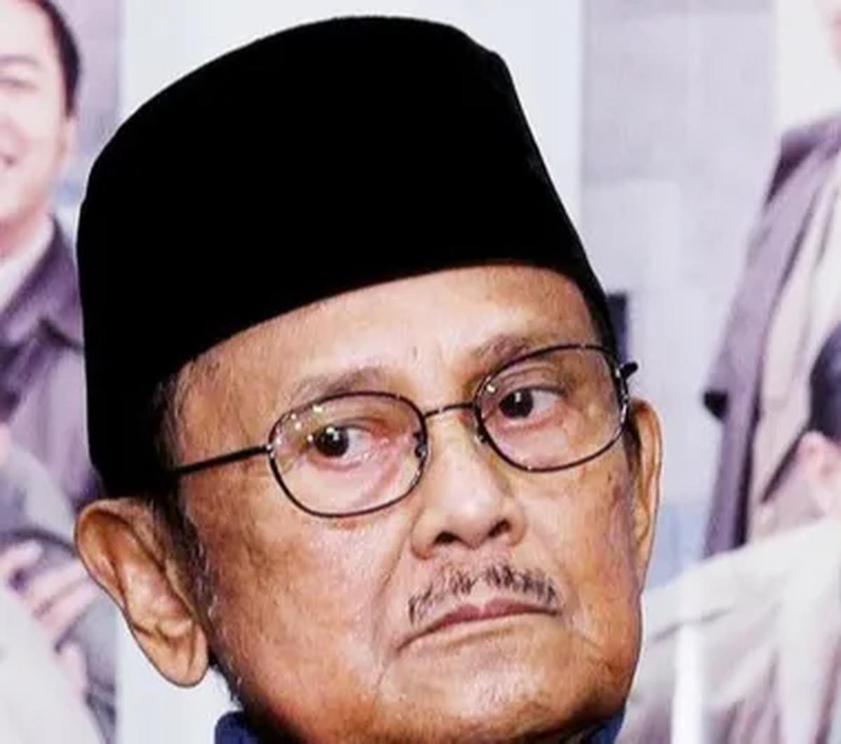 "Anda bisa bayangkan berapa triliun kita harus subsidi, bisa di antara Rp250-300 triliun," urainya.