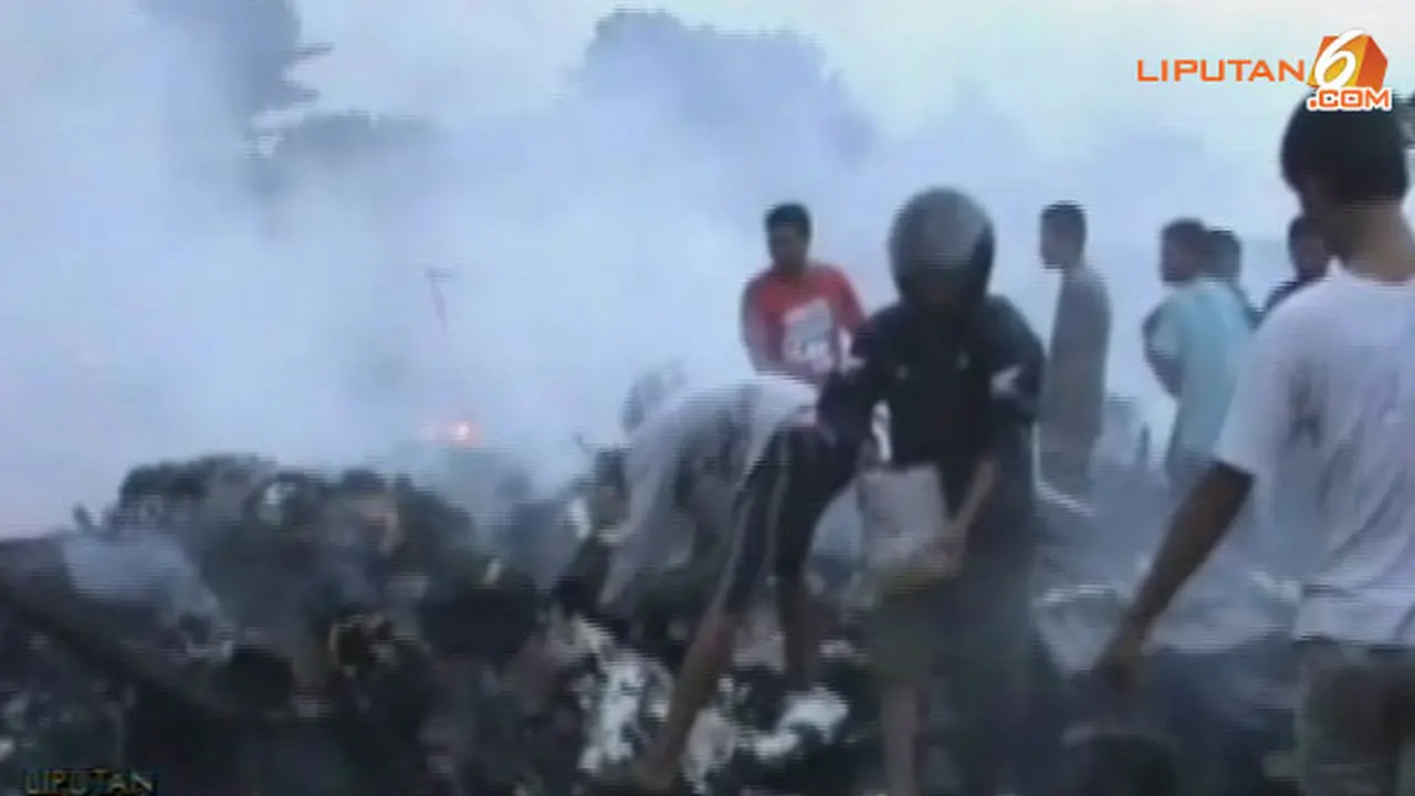 kebakaran-kendari-130724b.jpg