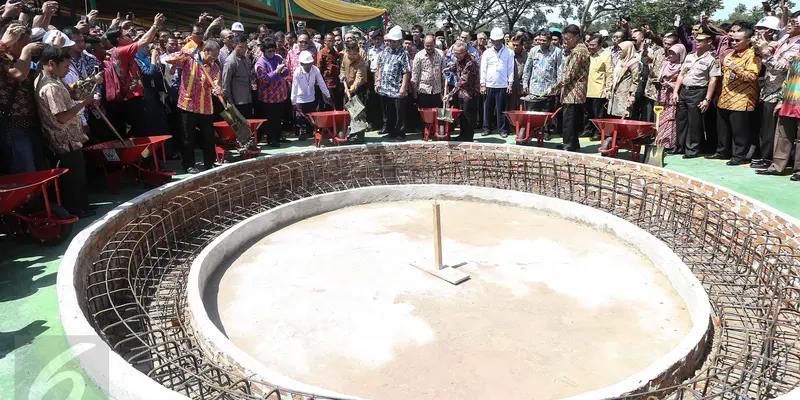 20160722-JK Lakukan Peletakan Batu Pertama Tugu Kedaulatan Kesultanan Siak-Riau