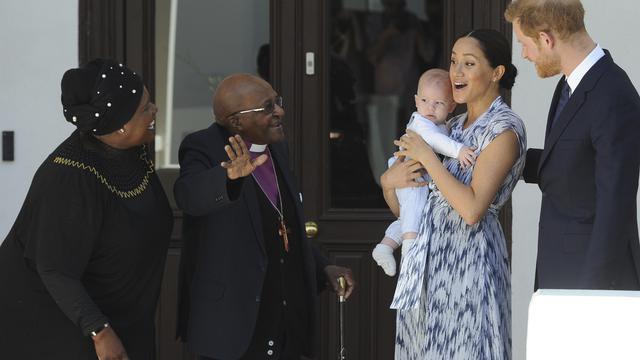 Meghan Markle, Pangeran Harry, dan Archie bertemu dengan Desmond Tutu (Henk Kruger/African News Agency via AP, Pool)