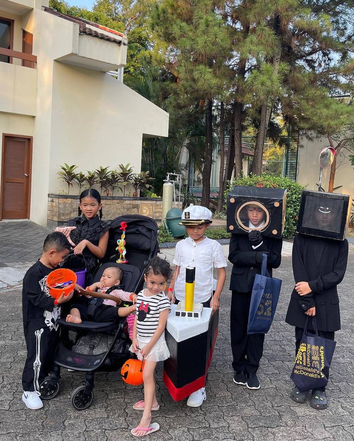 Baby Cara Rose dan Temannya Yang Super Kocak