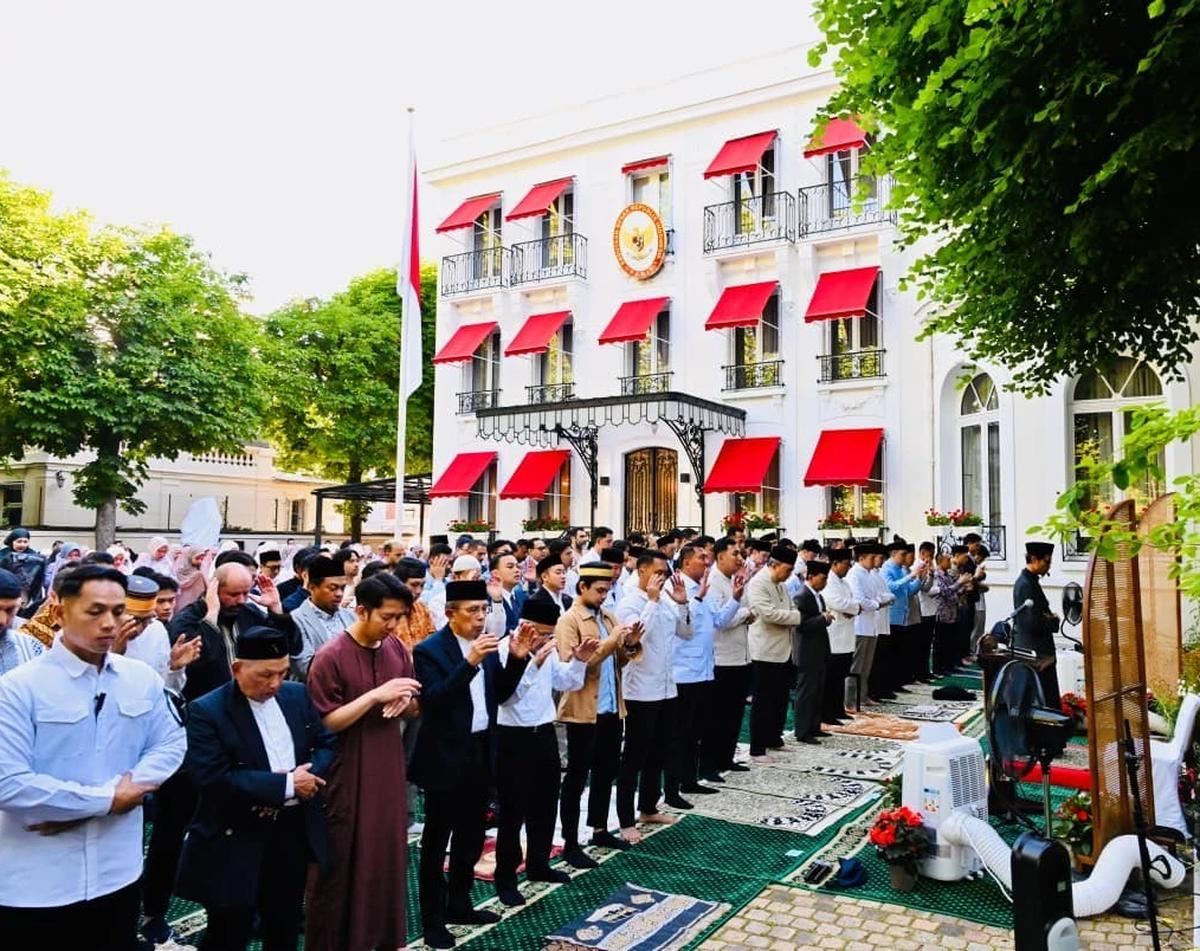 prabowo salat idul adha di paris