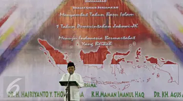 Wapres Jusuf Kalla memberikan sambutan ketika menghadiri zikir dan tausiah akbar di Masjid Istiqlal, Jakarta, Rabu (14/10). Kegiatan yang diikuti ratusan jamaah itu dalam rangka menyambut Tahun Baru Islam 1437 Hijriyah. (Liputan6.com/Immanuel Antonius)