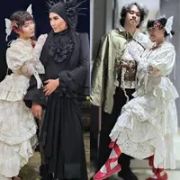 Anti mainstream, gaya anak Nicky Astaria pakai kostum unik di momen resepsi pernikahannya. [@nicky_astria_real].