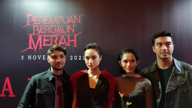 Tatjana Saphira main film Perempuan Bergaun Merah