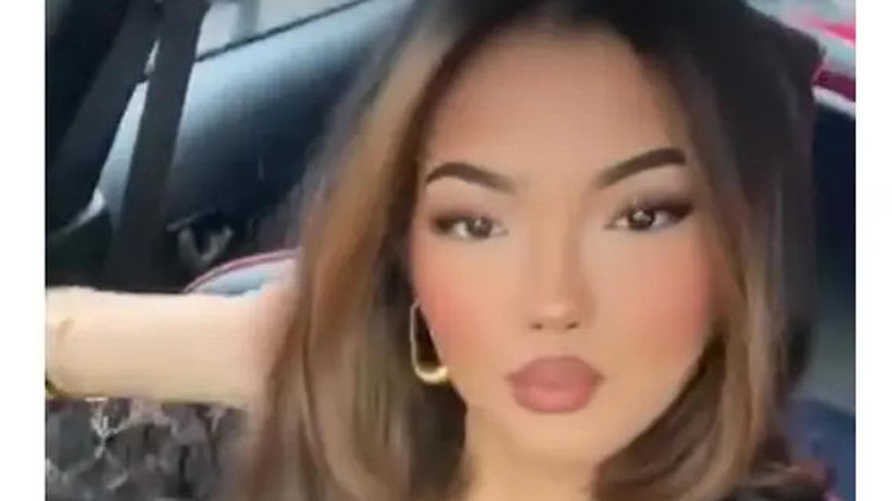 Anggun dan Memesona, Potret Queennara Anak Liza Natalia Wisuda D3 Pakai Kebaya Brokat Hitam