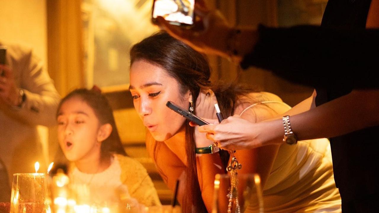 7 Potret Alexandra Gottardo Bareng Anak Perempuannya, Keduanya Punya Paras Mirip