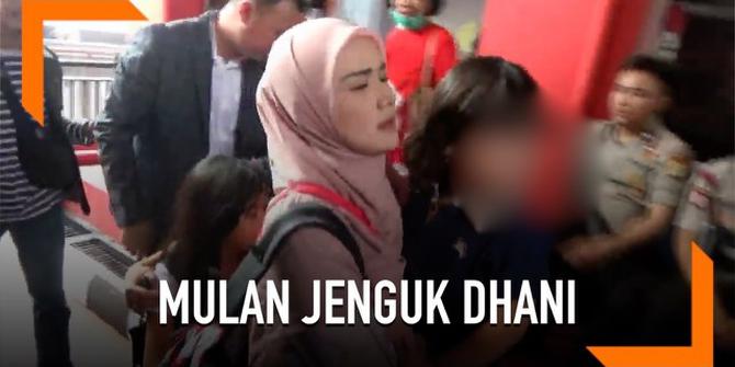 VIDEO: Mulan Jameela Jenguk Ahmad Dhani di Cipinang