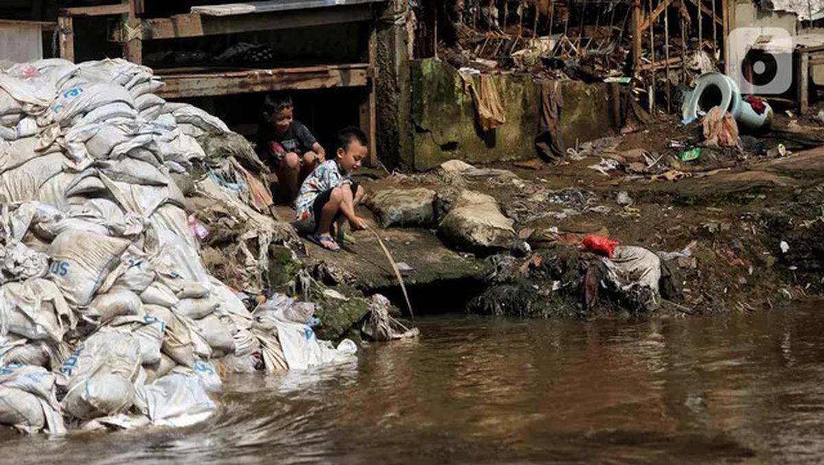Kehidupan Warga Bantaran di Tengah Rencana Proyek Normalisasi Sungai Ciliwung