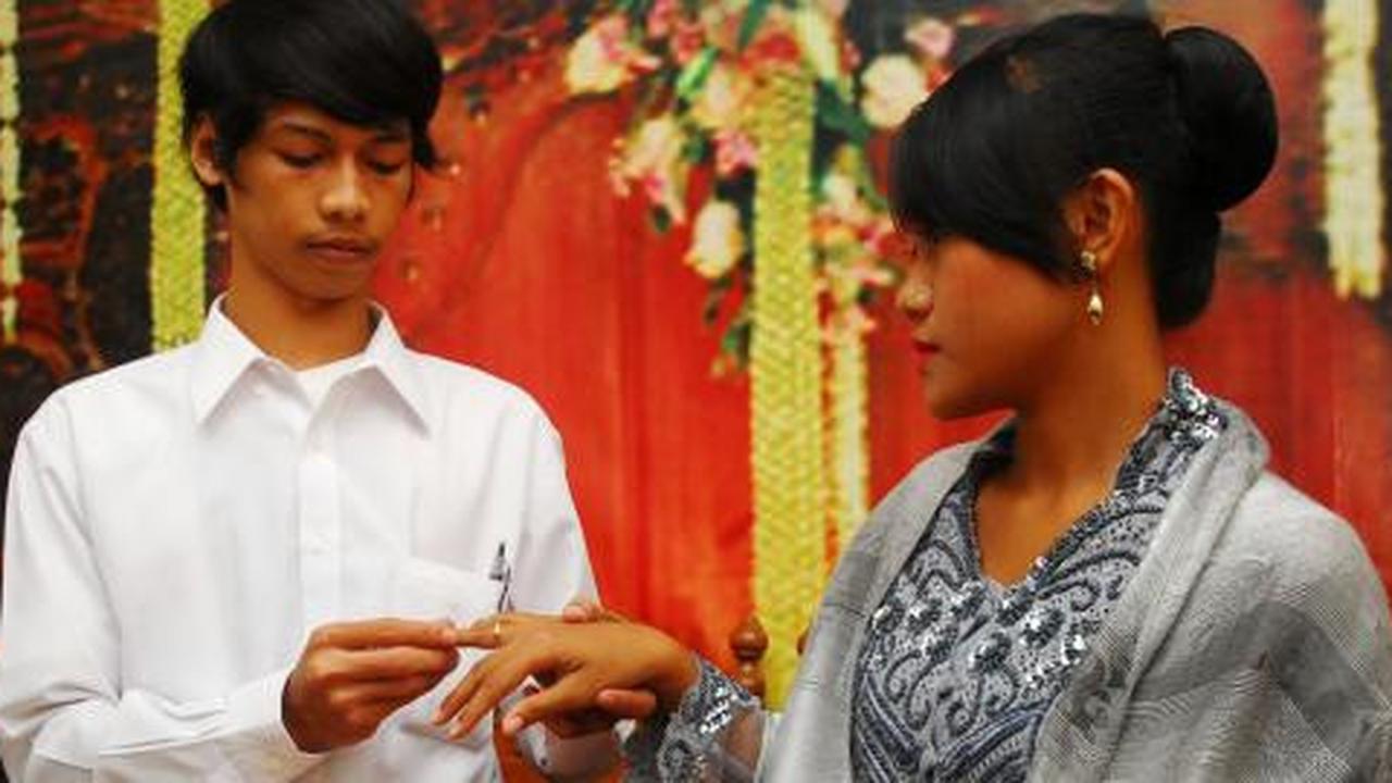 Tak percaya pantangan, 23 pasangan di Solo menikah 12/12/12