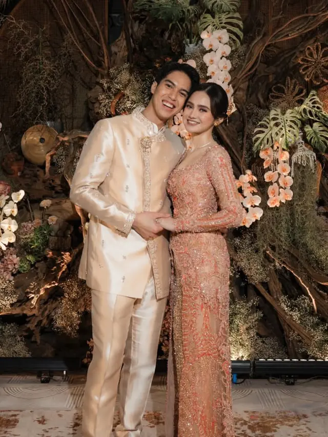 Syifa Hadju elegan  saat dilamar El Rumi. [@syifahadju]