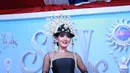 Penampilan Syahrini saat hadir pada malam puncak SCTV Awards 2016 pada Rabu (30/11/2016). Malam itu tampil cantik dengan mengenakan busana karya Andreas Odang. (Adrian Putra/Bintang.com)