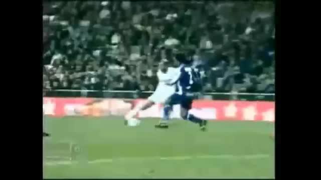 10 gol terbaik Zinedine Zidane selama masa kariernya sebagai pemain sepak bola di Real Madrid dan Juventus.