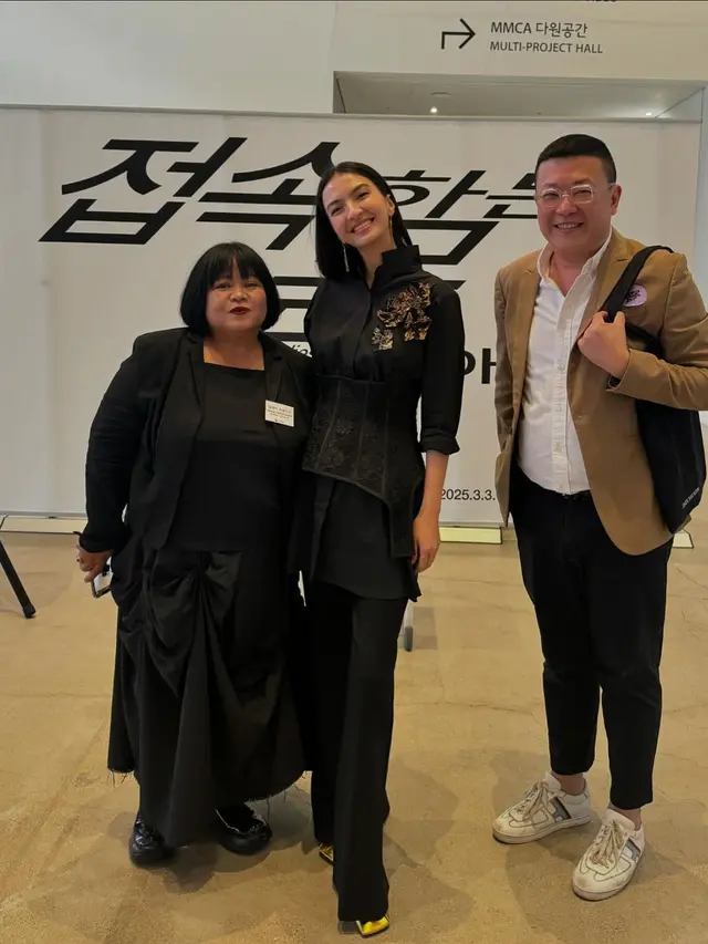 6 Inspirasi Outfit untuk Pergi ke Art Gallery dari Raline Shah