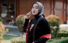 Didoakan Netizen Bahagia, 6 Gaya Pemotretan Ririe Fairus Saat Pakai Kebaya Kutu Baru