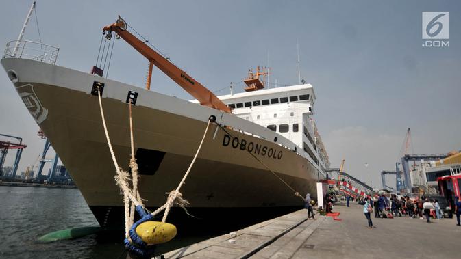 FOTO: H-6 Lebaran, Pemudik Kapal Laut Terus Padati Pelabuhan Tanjung Priok