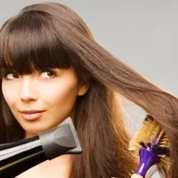 Apa saja tips dan trik agar blow rambut tahan lama? Berikut ulasannya.