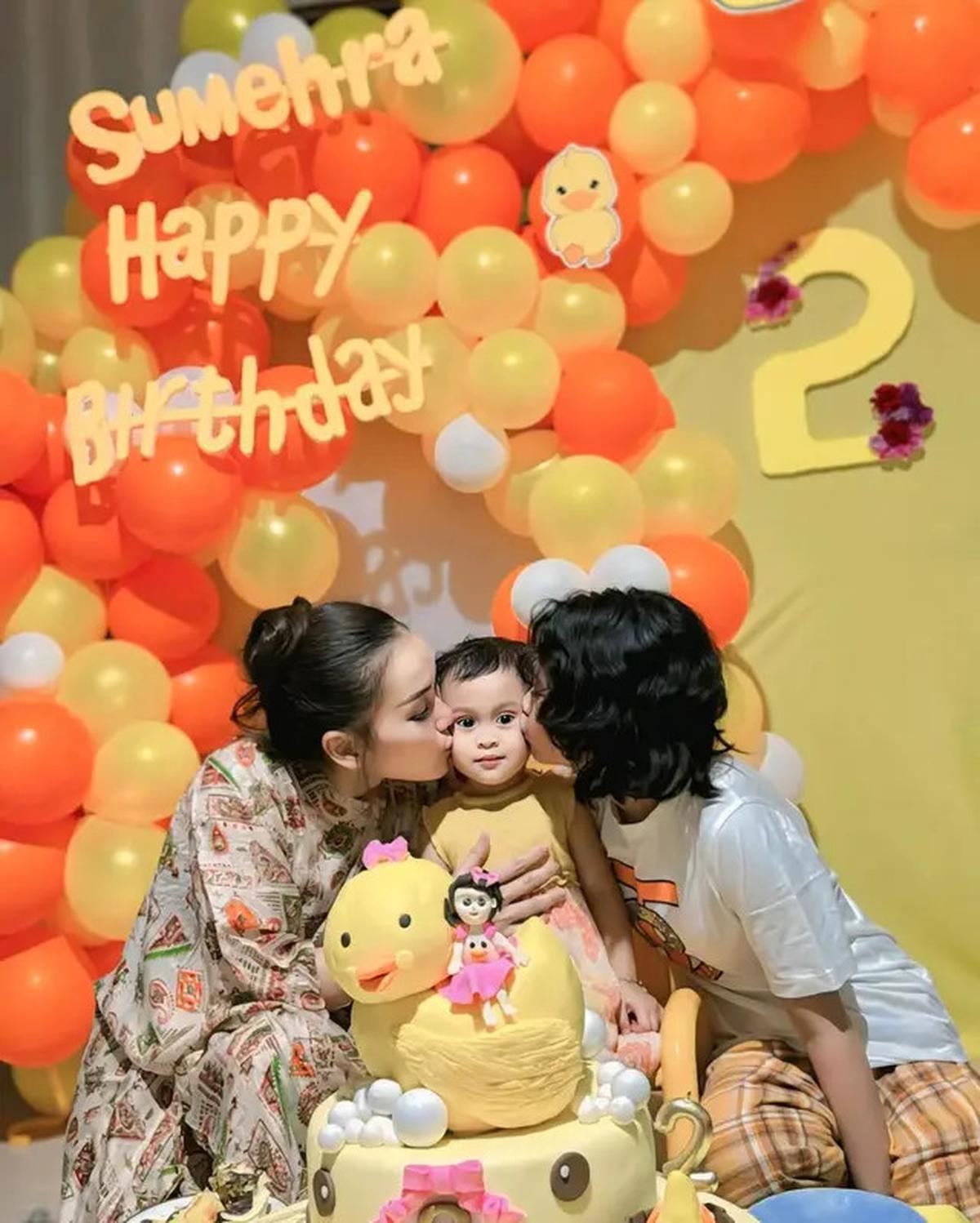 6 Potret Ultah ke-2 Sumehra Keponakan Ayu Ting Ting, Ungkap Rindu Sang Adik