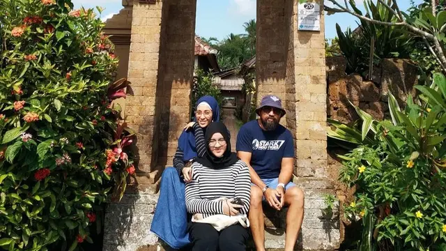 6 Potret Devi Permatasari dan Putrinya yang Jarang Tersorot, Bak Kakak Adik