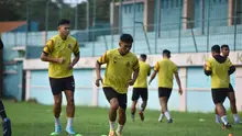 Para pemain Persikabo 1973 berlatih di Stadion Pakansari, Bogor, Kamis (18/5/2023), untuk menyambut perhelatan Liga 1 2023/2024. (Bola.com/Nandang Permana)