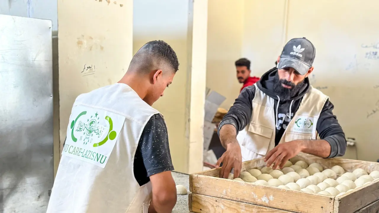 Aksi solidaritas menyikapi kejahatan kemanusiaan yang terjadi di Palestina terus berlangsung. Salah satunya dilakukan Pengurus Besar Nahdlatul Ulama (PBNU) melalui lembaga sosialnya, NU Care-LAZISNU. (Foto: Tim Dokumentasi NU Care-LAZISNU)