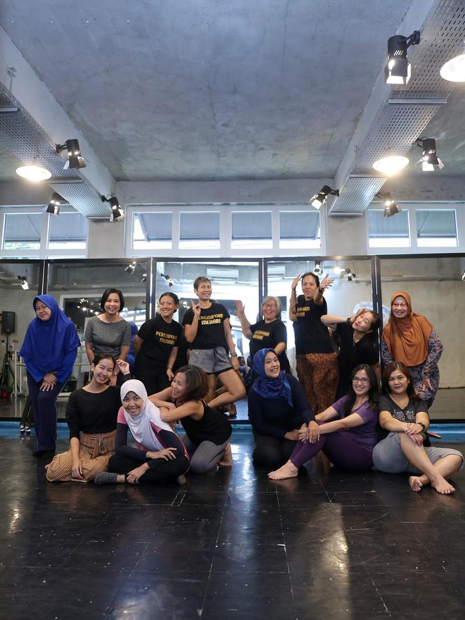 Perempuan Menari, Pelestari Budaya Lewat Gerak Tubuh Berirama - FimelaHood Fimela.com