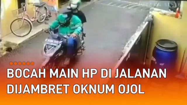 VIDEO: Waspada, Bocah Main Hp di Jalanan Kampung Dijambret Oknum Ojol