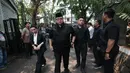 Menteri Koordinator Bidang Perekonomian Airlangga Hartarto tiba di rumah duka Guruh Soekarnoputra di Jalan Sriwijaya Raya, Kebayoran Baru, Jakarta Selatan, Sabtu (26/9/2026). (KLY/Budy Santoso)