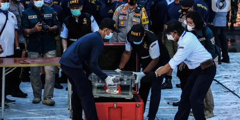 Tim SAR Gabungan Temukan Kotak Hitam Pesawat Sriwijaya Air SJ 182