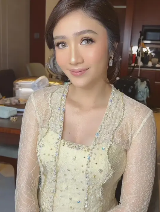 Ini bukan kali pertama menjadi bridesmaid. Sebelumnya dia sempat menjadi bridesmaid di acara pernikahan teman dekatnya Enzy Storia dan Jesicca Mila [instagram/febbyrastanty]