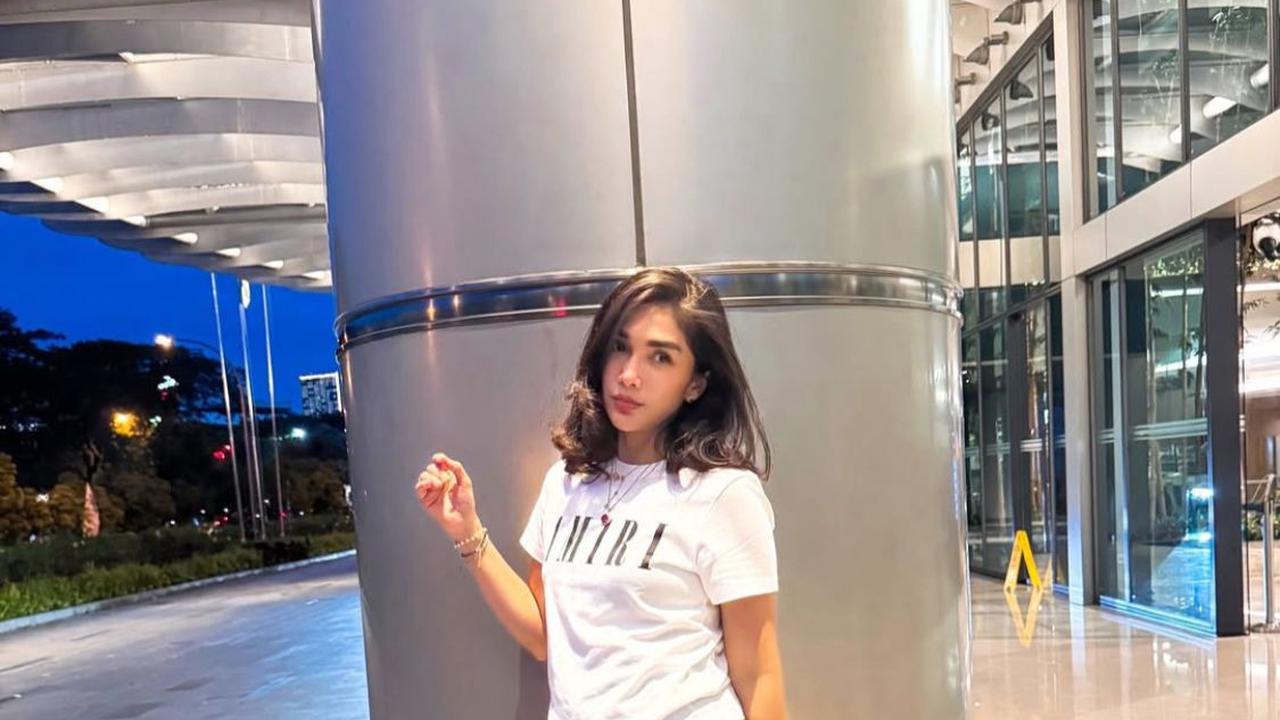 Potret Ussy Sulistiawaty yang Bikin Pangling, Dipuji Masih Cocok Jadi Mahasiswi