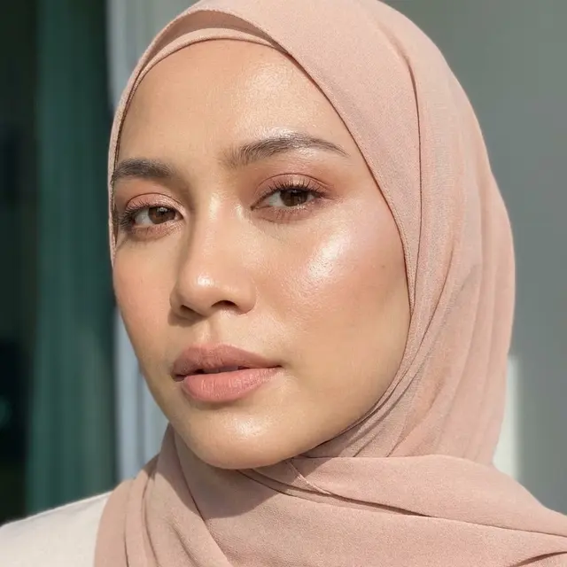 Soft Glowy Look Makeup
