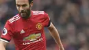 4. Juan Mata - Manchester United memboyong Mata dari Chelsea karena kedatangan Hazard saat itu. Terkenal dengan kedermawanan, tidak ada alasan bagi fans garis keras Man United membenci gelandang Spanyol Tersebut. (AFP/Paul Ellis)