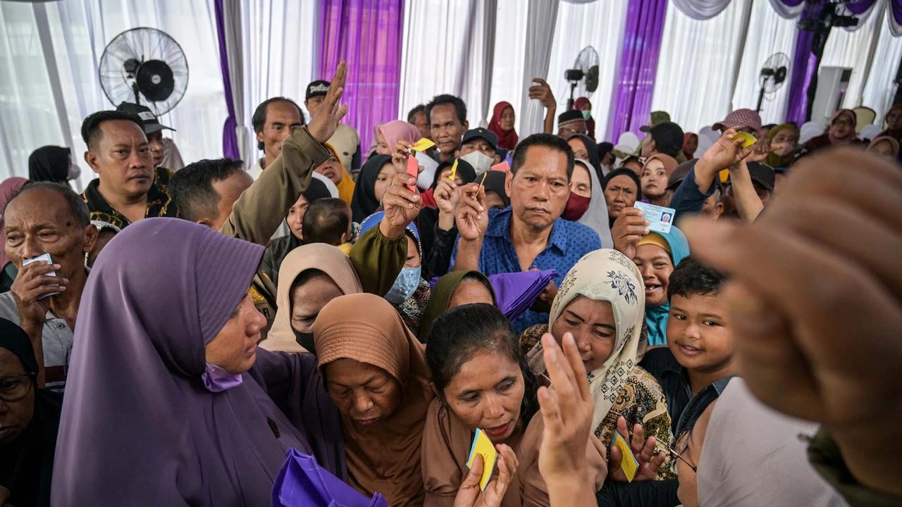 FOTO: Antusiasme Warga Sambut Aksi Sosial Ramadan di Surabaya