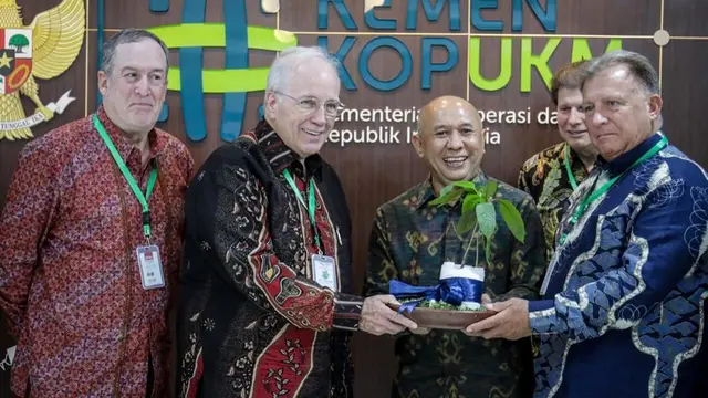 Menteri Koperasi dan UKM (MenKopUKM) Teten Masduki dalam acara Round Table Discussion bertajuk Urgensi