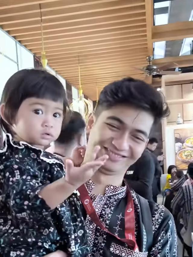 Ria Ricis dan Teuku Ryan Umroh