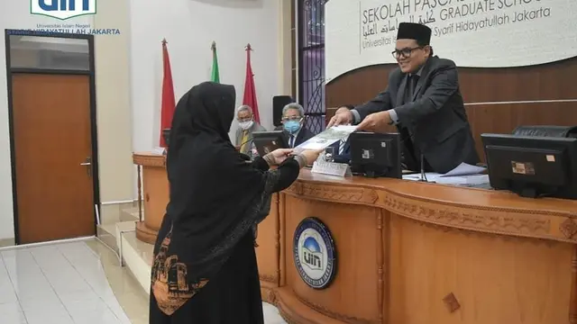 6 Momen Oki Setiana Dewi Raih Gelar Doktor, Tetap Semangat Meski Tengah Hamil Besar