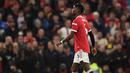 Paul Pogba. Gelandang Manchester United ini mendapat kartu merah langsung akibat pelanggaran keras terhadap Naby Keita di menit ke-60 saat menjamu Liverpool di pekan ke-9 Liga Inggris 2021/2022, 24 Oktober 2021. Skor akhir Manchester United kalah 0-5 dari Liverpool. (AFP/Oli Scarff)