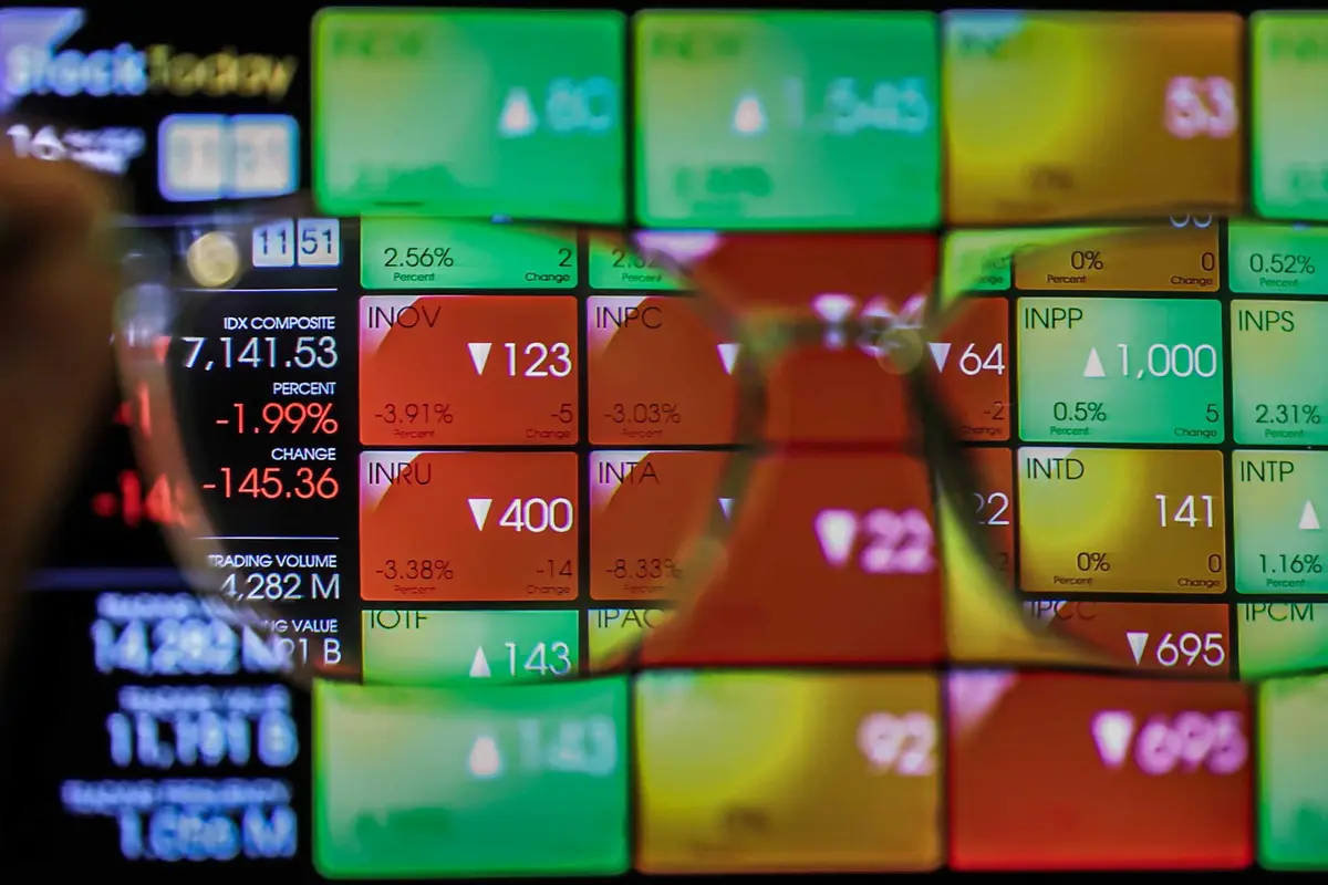 Laju IHSG Bervariasi, Harga Saham INTP Menghijau