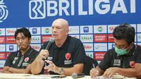 Pelatih PSM Makassar, Joop Gall. (Bola.com/Abdi Satria)