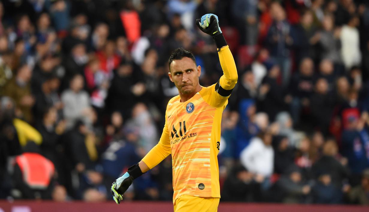 6. Keylor Navas (Mencukur Rambut) - Kiper nomor satu PSG ini memiliki hobi dan bakat terpendam dalam mencukur rambut. Saat masih bermain di Real Madrid, Keylor Navas pernah mencukur rambut Isco dengan hasil rapih dan menarik. (AFP/Lucas Barioulet)