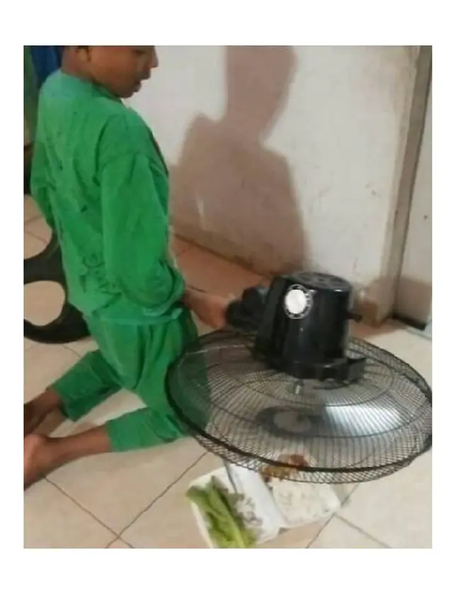 Bukannya Kenyang, Lihat 11 Tingkah Absurd Saat Makan Ini Malah Bikin Ketawa Geli