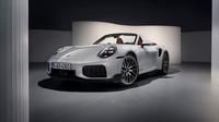 Porsche 911 Turbo S Hybrid menggabungkan mesin 3.6 liter twin-turbo dengan motor listrik bertenaga 701 hp, akselerasi 0-100 km/jam hanya 2,4 detik (Porsche)