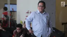 Komisioner Ombudsman Republik Indonesia (ORI), Adrianus Meliala mendatangi gedung KPK, Jakarta, Selasa (15/5). Kedatangan Adrianus untuk membahas penanganan kasus teror air keras yang menimpa penyidik KPK, Novel Baswedan. (Merdeka.com/Dwi Narwoko)